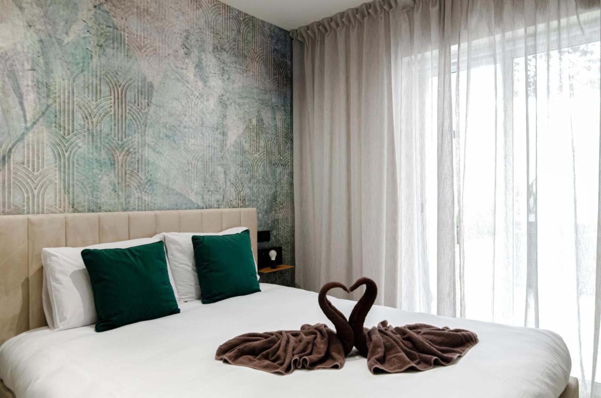 Luxury 2br Maisonette In Private Hot Tub Apartment *