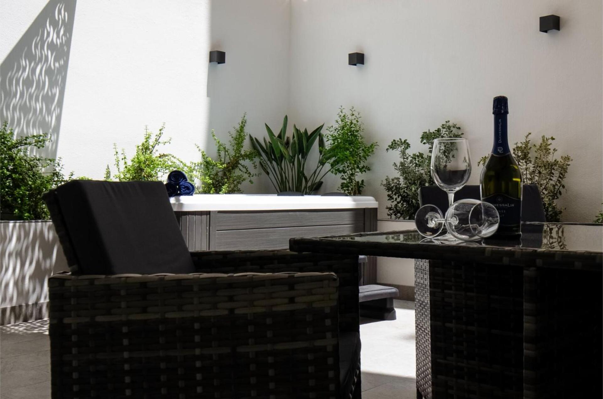 Luxury 2br Maisonette In Private Hot Tub Apartment Sliema