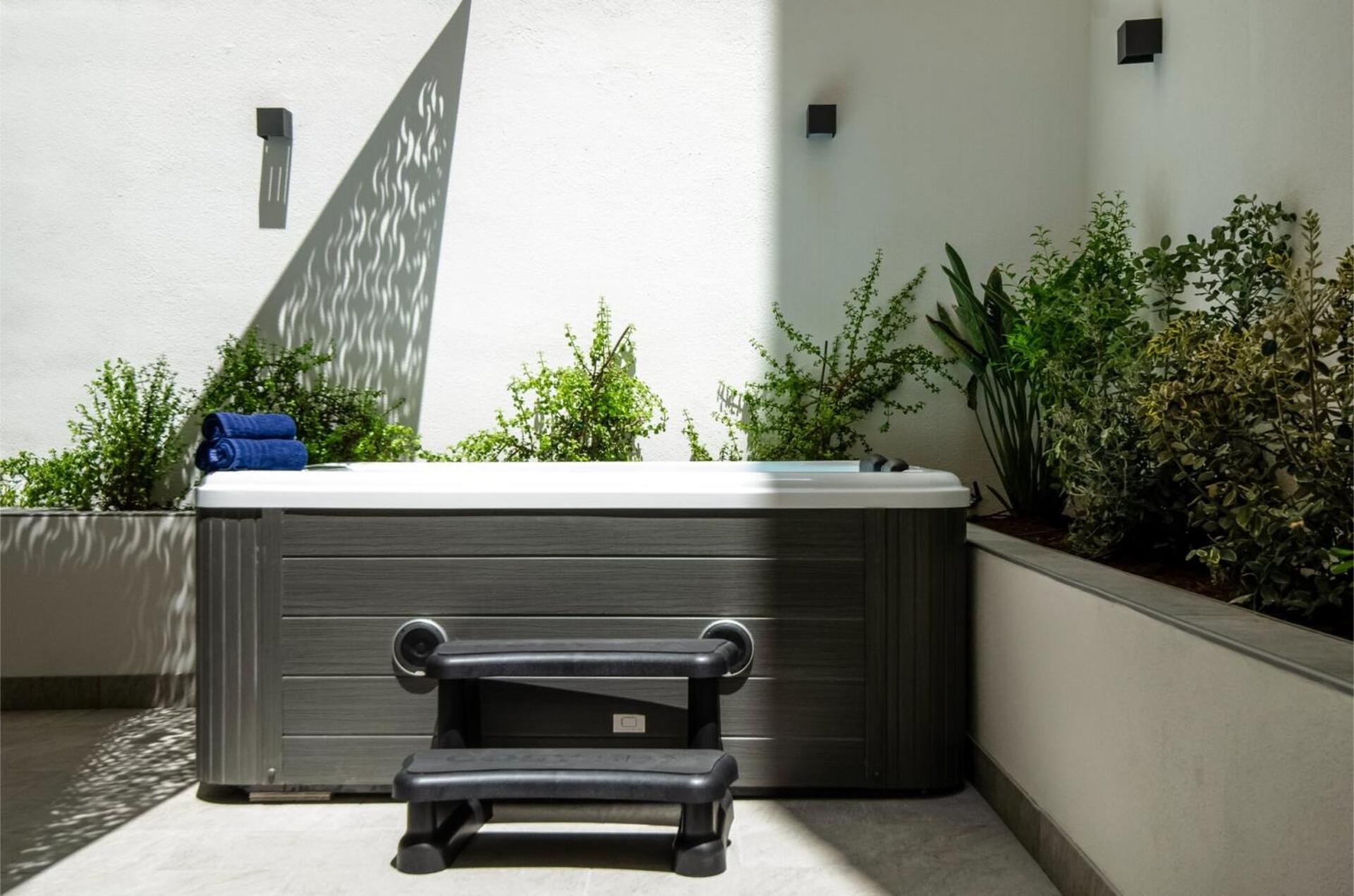 Apartment Luxury 2br Maisonette In Private Hot Tub