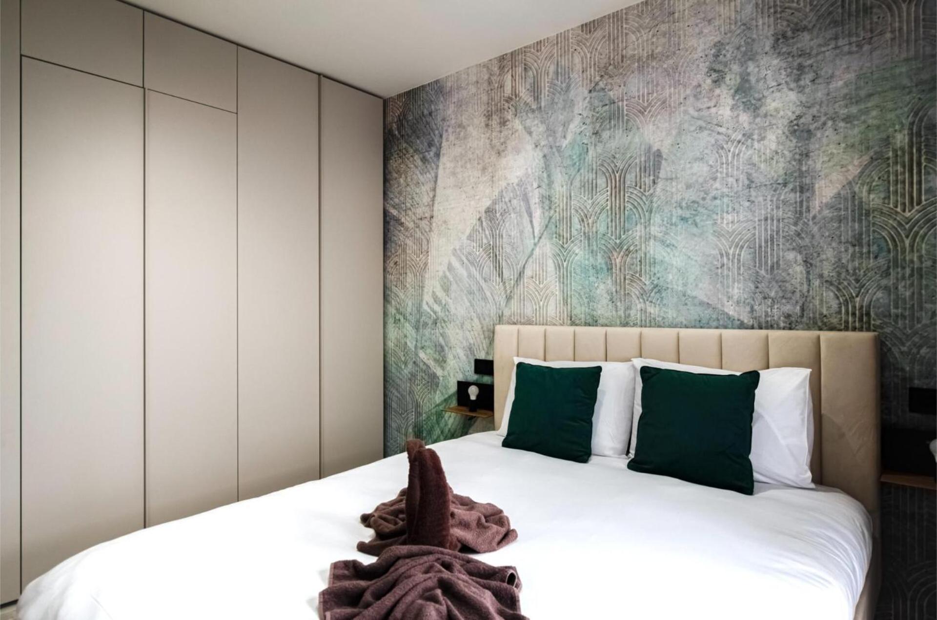 Luxury 2br Maisonette In Private Hot Tub Apartment *