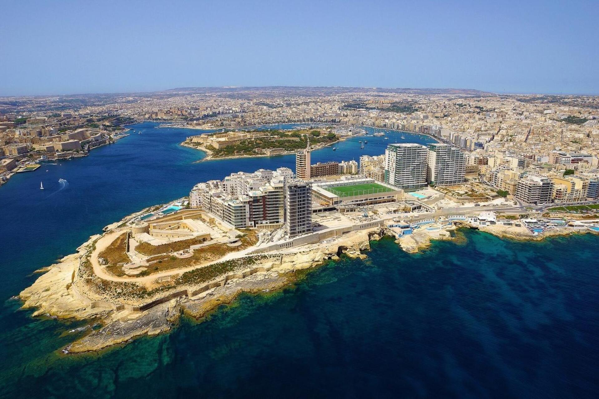 Apartment Luxury 2br Maisonette In Private Hot Tub Sliema