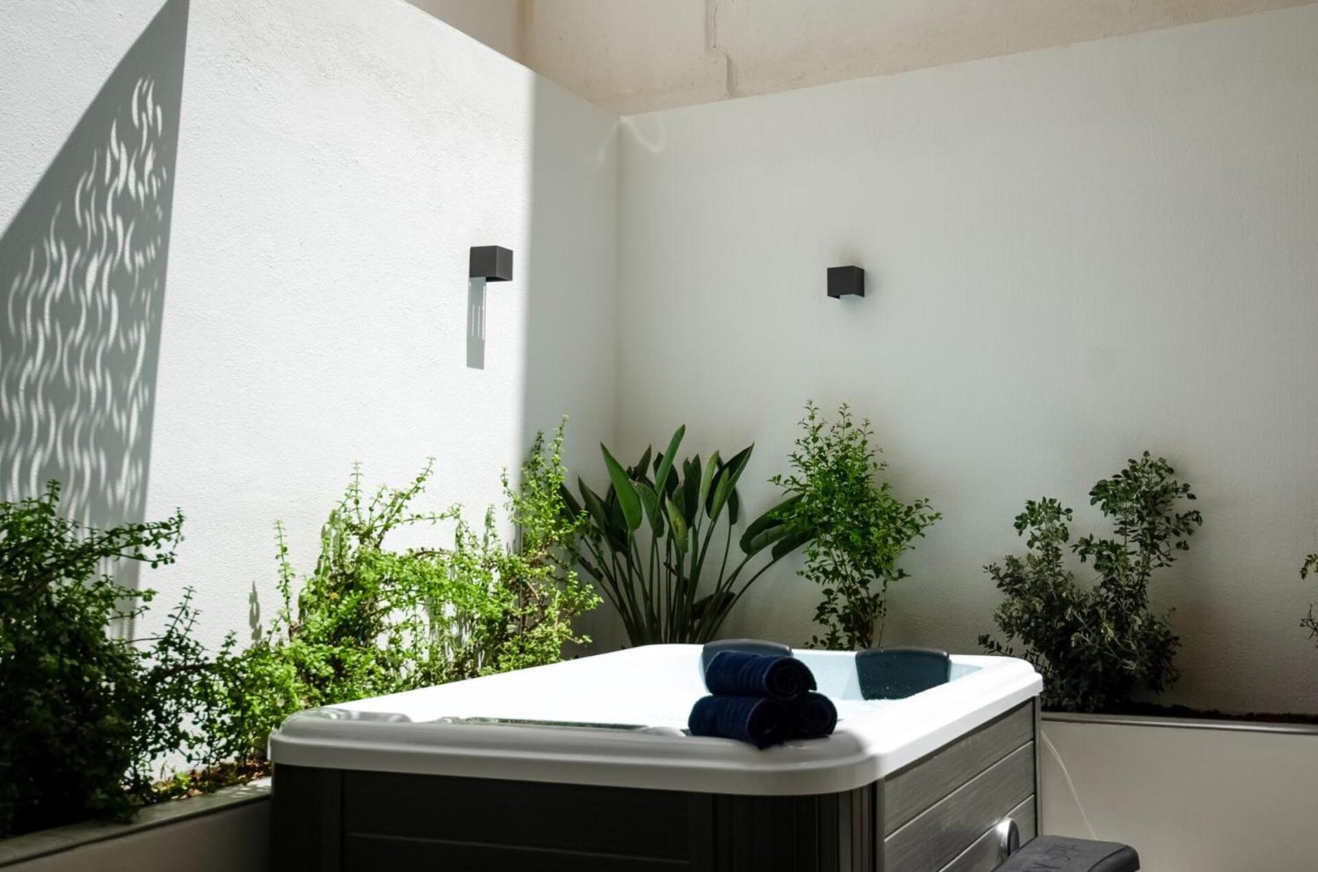 Luxury 2br Maisonette In Private Hot Tub Sliema