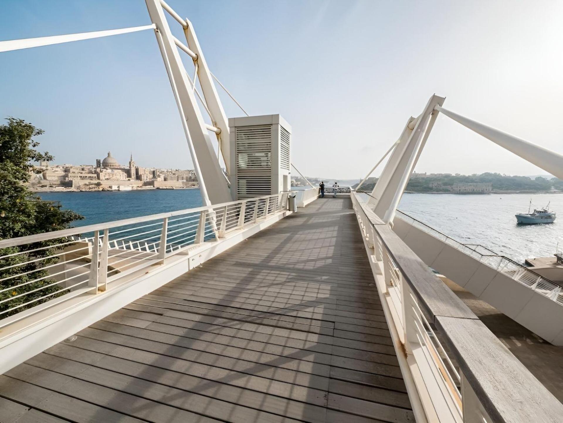Luxury 2br Maisonette In Private Hot Tub * Sliema